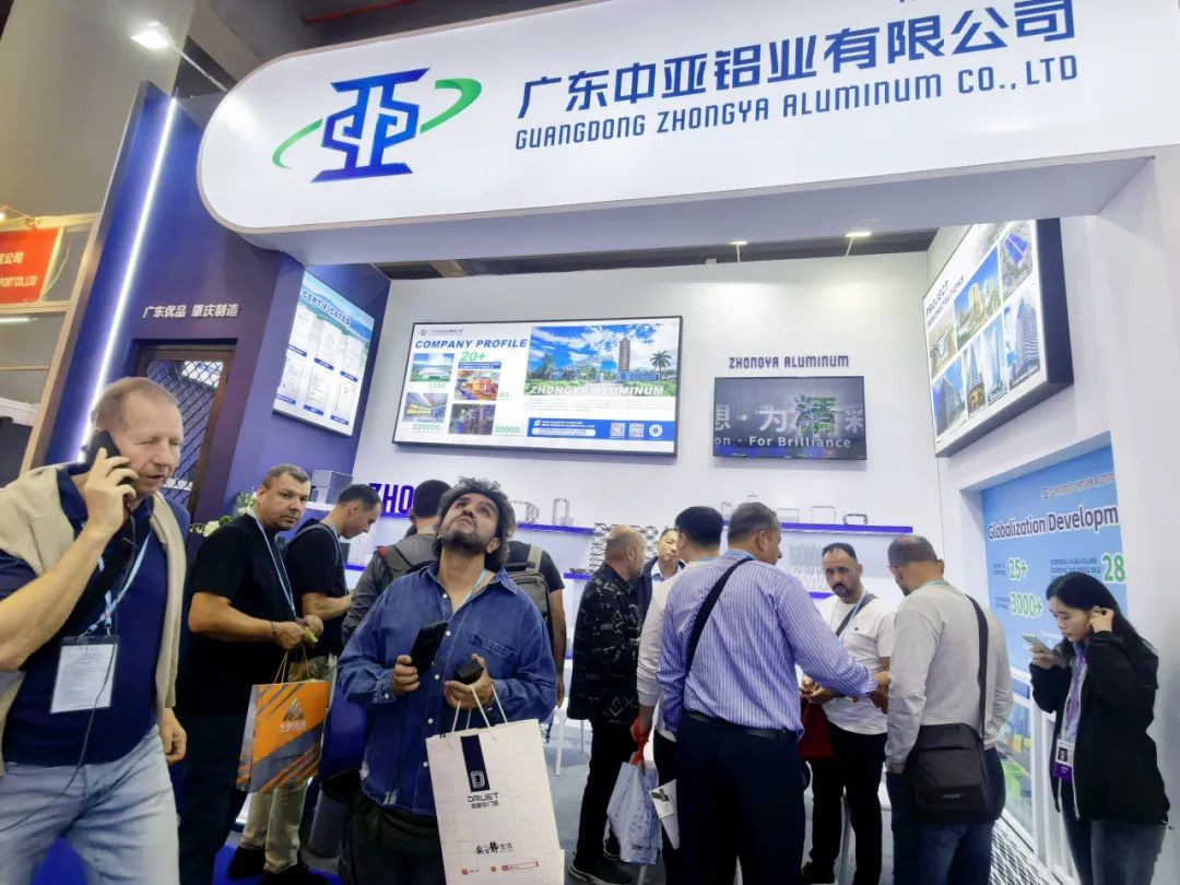 中亞鋁業(yè) “鋁” 光閃耀：廣交會首日現(xiàn)場搶“鮮”看！(圖3)