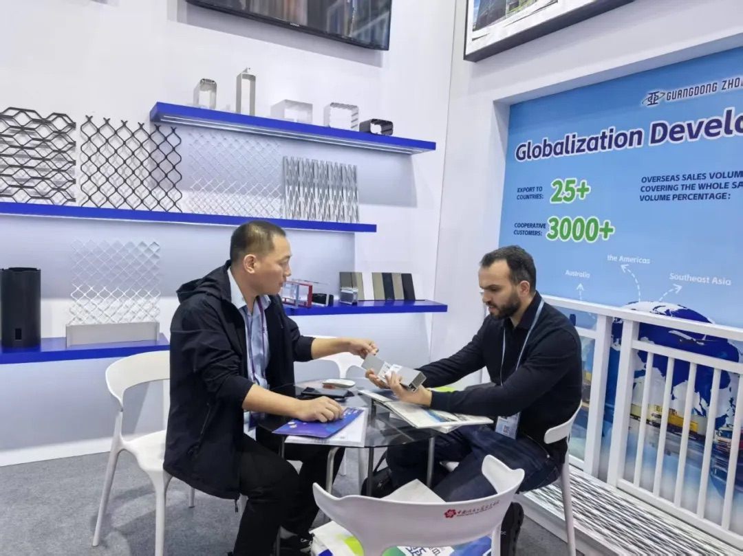 中亞鋁業(yè) “鋁” 光閃耀：廣交會首日現(xiàn)場搶“鮮”看！(圖4)